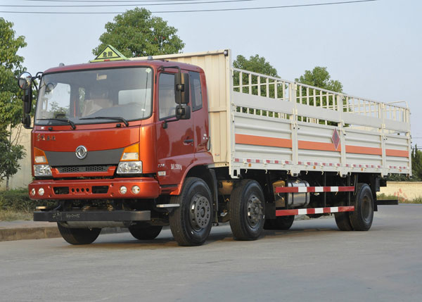 東風(fēng)嘉運9.6米15.7噸氣瓶運輸車